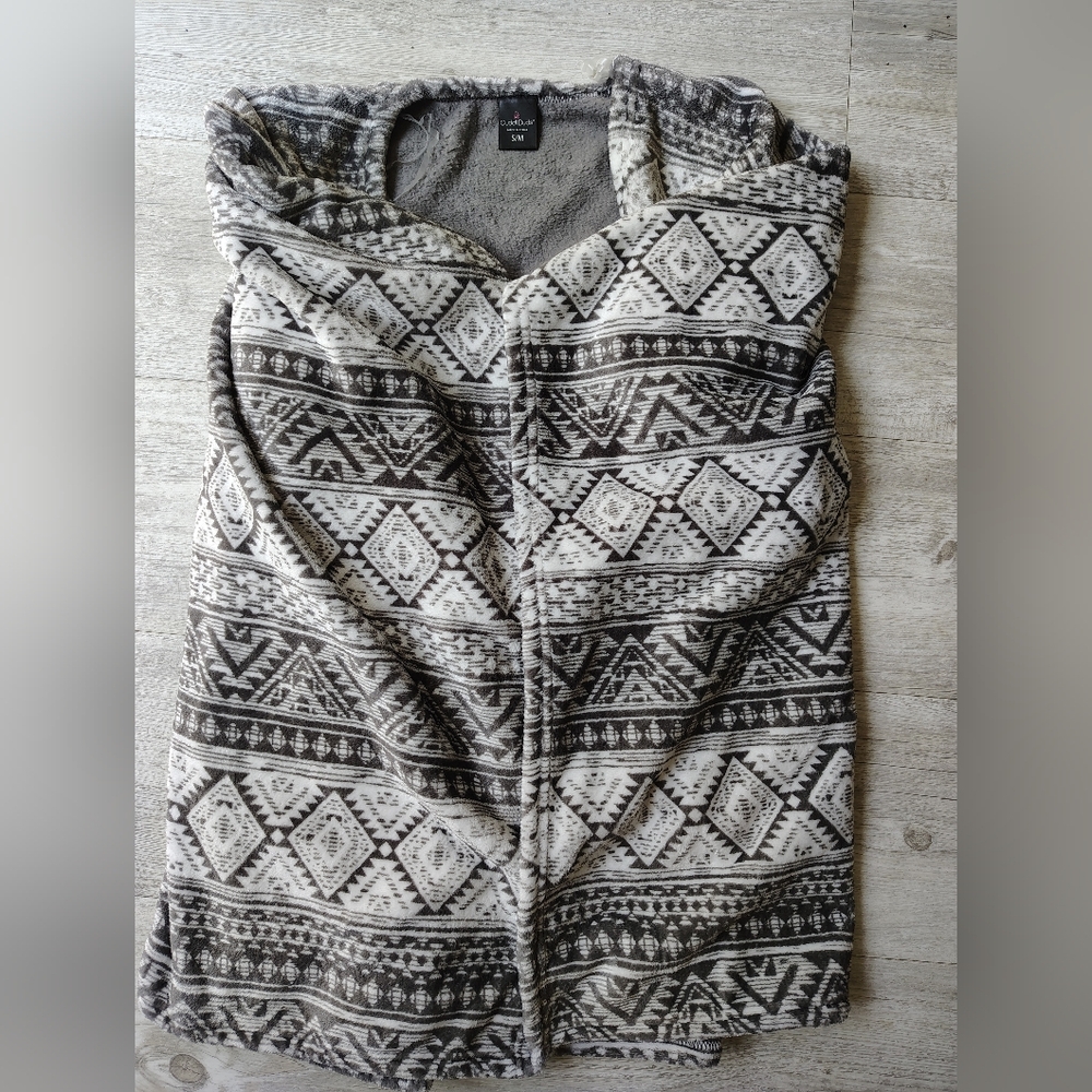 Cuddl Duds Gray and White Patterned Pullover
